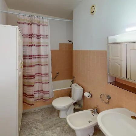 Spacieux Avec Terrasse, Parking, Face Mer, Proche Plages Et Commodités - Fr-1-196-320 Appartement